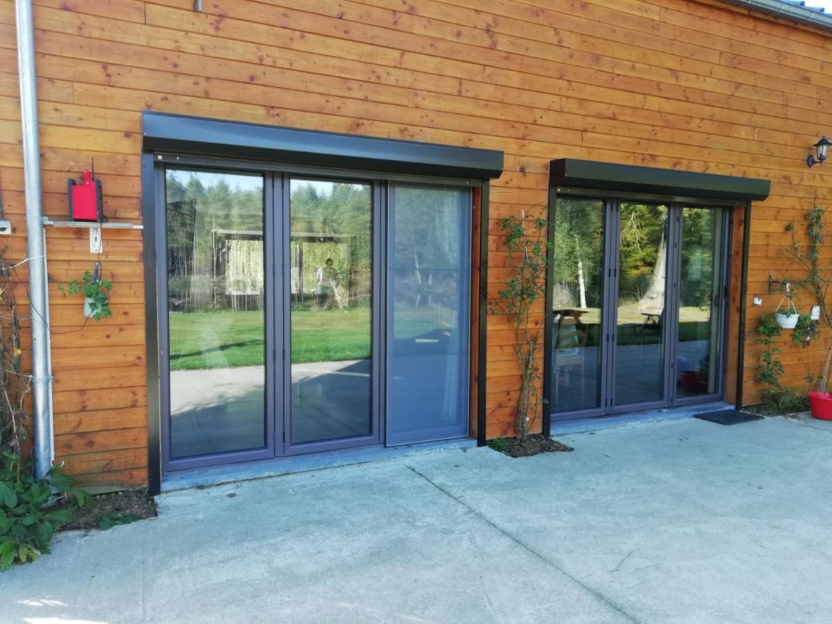 Florennes Gîte neuf 150 M2 devant un grand lac privé de 2 hectares poissonneux au milieu des bois Exterior foto