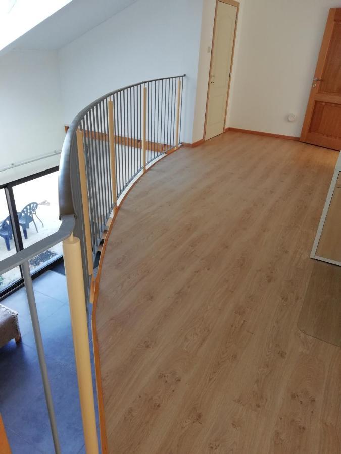 Florennes Gîte neuf 150 M2 devant un grand lac privé de 2 hectares poissonneux au milieu des bois Exterior foto